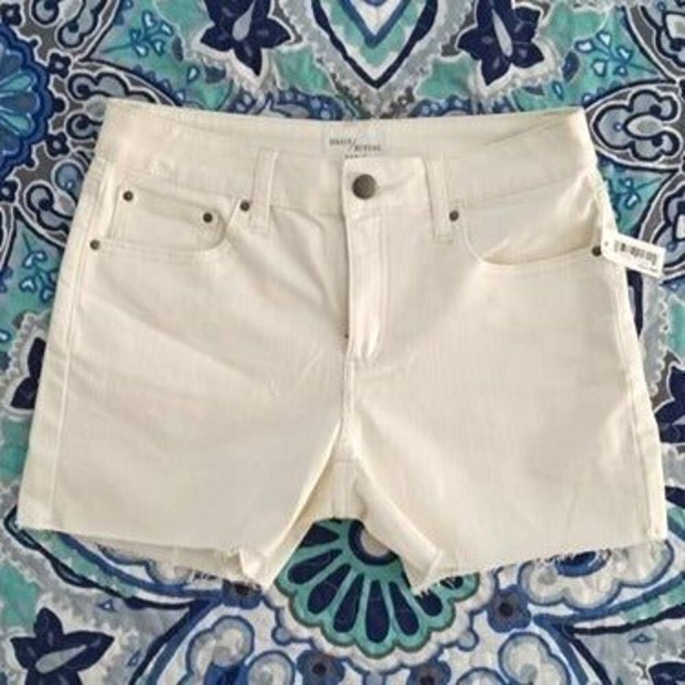 NEW Women's White Cut Off Shorts Denim Comfort Pockets Zip Up Beachy - Picture 1 of 7